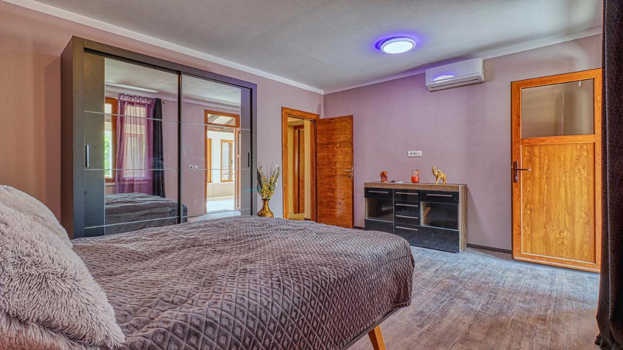 Haus Karma Villa *
